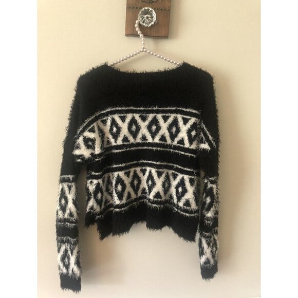 Abercrombie Kids Girls Size Medium Black White Fuzzy Soft Sweater Cropped - Picture 3 of 4